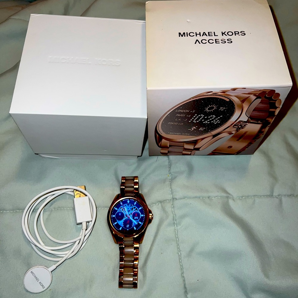 Michael Kors Access Touchscreen Rose Gold Bradshaw Smartwatch MK5004